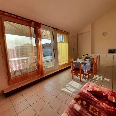 3 Pieces Avec Balcon, Piscine Collective Et Parking Proche Ocean A - Fr-1-224c-250 * Saint-Hilaire-de-Riez