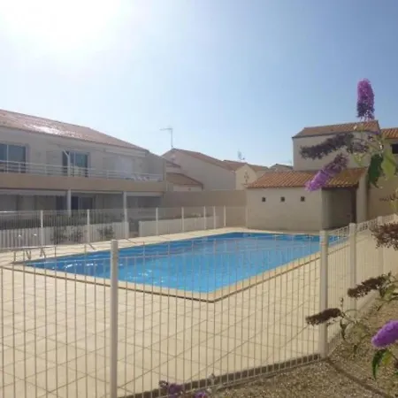 3 Pieces Avec Balcon, Piscine Collective Et Parking Proche Ocean A - Fr-1-224c-250 Lejlighed