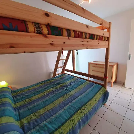 3 Pièces Avec Balcon, Piscine Collective Et Parking Proche Océan à - Fr-1-224c-250 *
