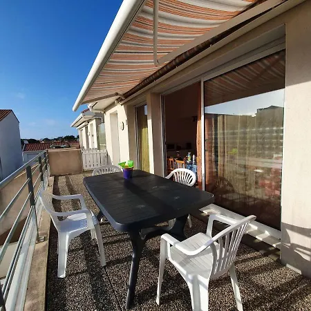 3 Pièces Avec Balcon, Piscine Collective Et Parking Proche Océan à - Fr-1-224c-250 Apartamento